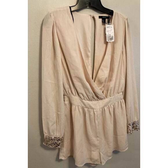 Forever 21 Women’s Romper Peach Long Sleeve Sequins Keyhole Back Small NWT - Picture 2 of 16